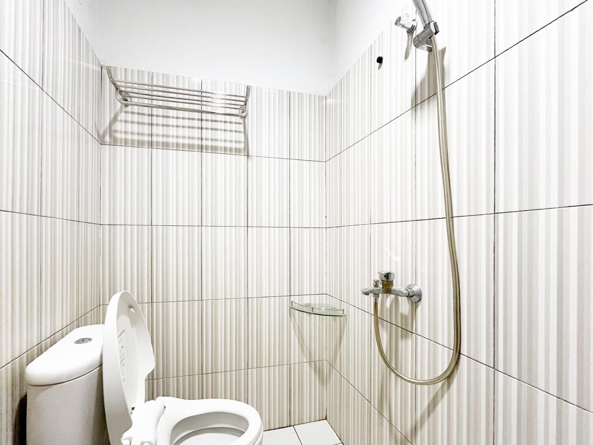 Reddoorz At Krisan Kendari Hotel Pulupanda Екстериор снимка